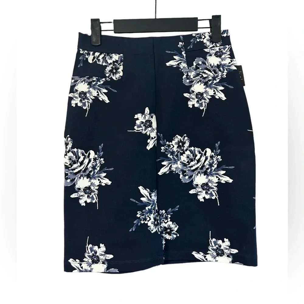 NWT SIMPLY STYLED FLORAL PENCIL SKIRT